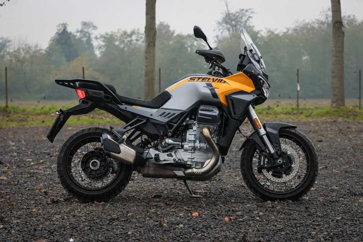 Stelvio o V85 Strada? Confronto agli antipodi in casa Moto Guzzi [VIDEO] (15)