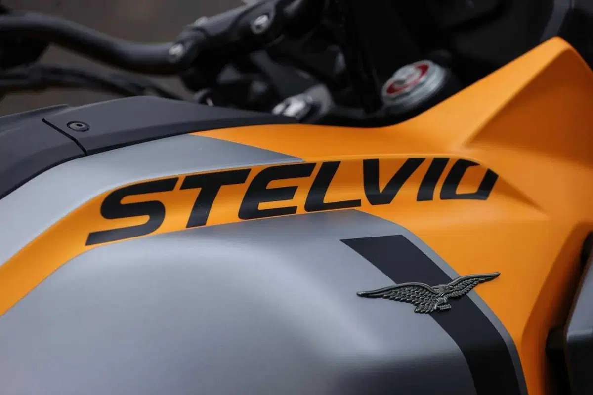 Stelvio o V85 Strada? Confronto agli antipodi in casa Moto Guzzi [VIDEO] (17)