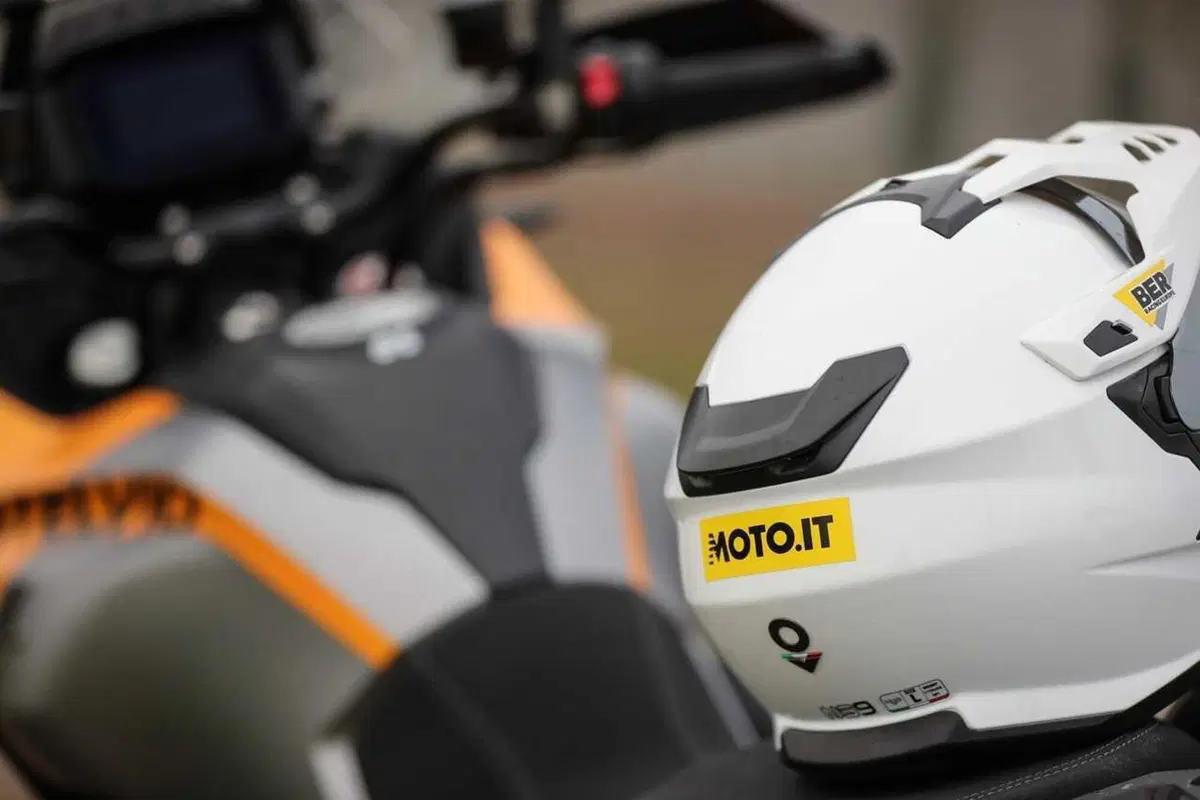 Stelvio o V85 Strada? Confronto agli antipodi in casa Moto Guzzi [VIDEO] (20)