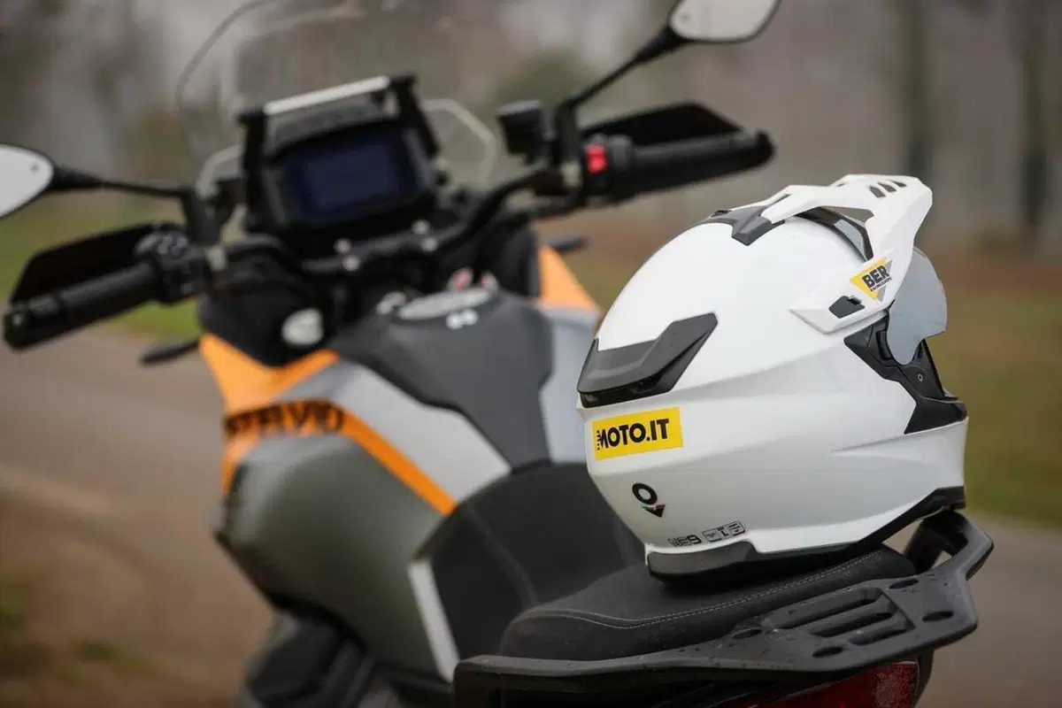 Stelvio o V85 Strada? Confronto agli antipodi in casa Moto Guzzi [VIDEO] (19)
