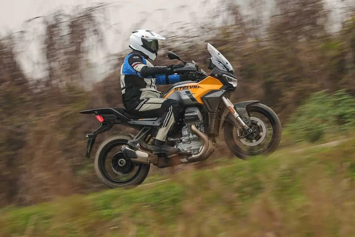 Stelvio o V85 Strada? Confronto agli antipodi in casa Moto Guzzi [VIDEO] (22)
