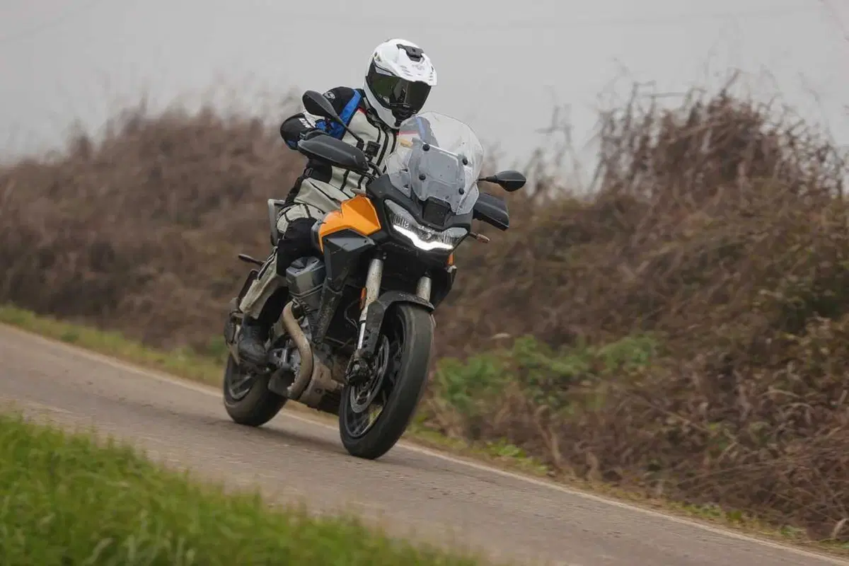 Stelvio o V85 Strada? Confronto agli antipodi in casa Moto Guzzi [VIDEO] (23)