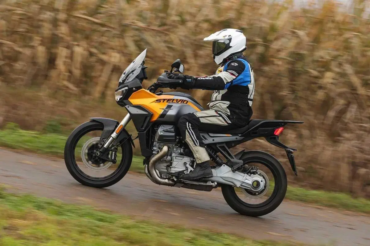 Stelvio o V85 Strada? Confronto agli antipodi in casa Moto Guzzi [VIDEO] (29)