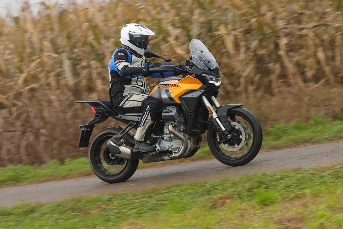 Stelvio o V85 Strada? Confronto agli antipodi in casa Moto Guzzi [VIDEO] (30)