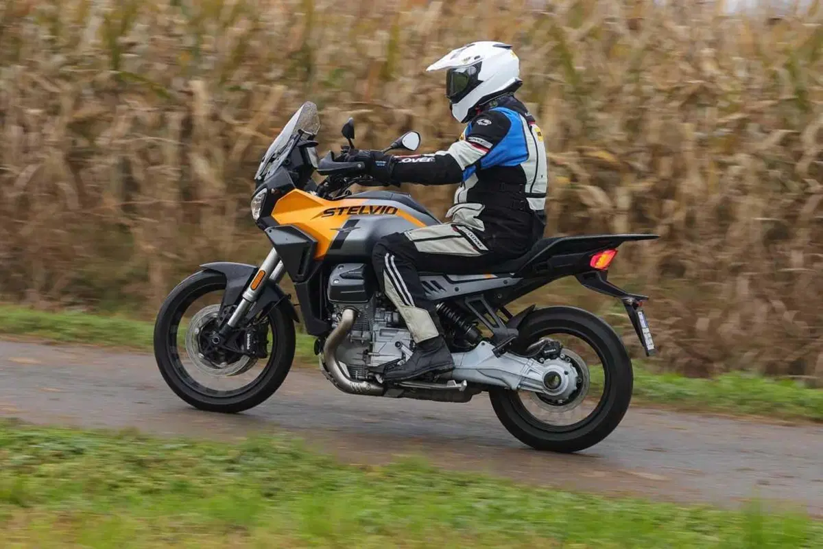 Stelvio o V85 Strada? Confronto agli antipodi in casa Moto Guzzi [VIDEO] (31)
