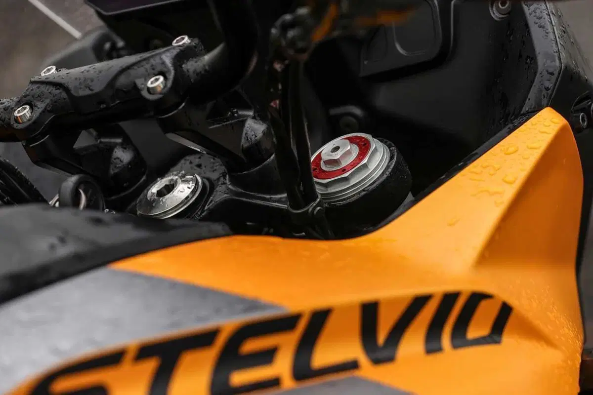 Stelvio o V85 Strada? Confronto agli antipodi in casa Moto Guzzi [VIDEO] (33)