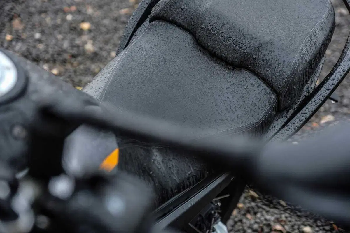 Stelvio o V85 Strada? Confronto agli antipodi in casa Moto Guzzi [VIDEO] (36)