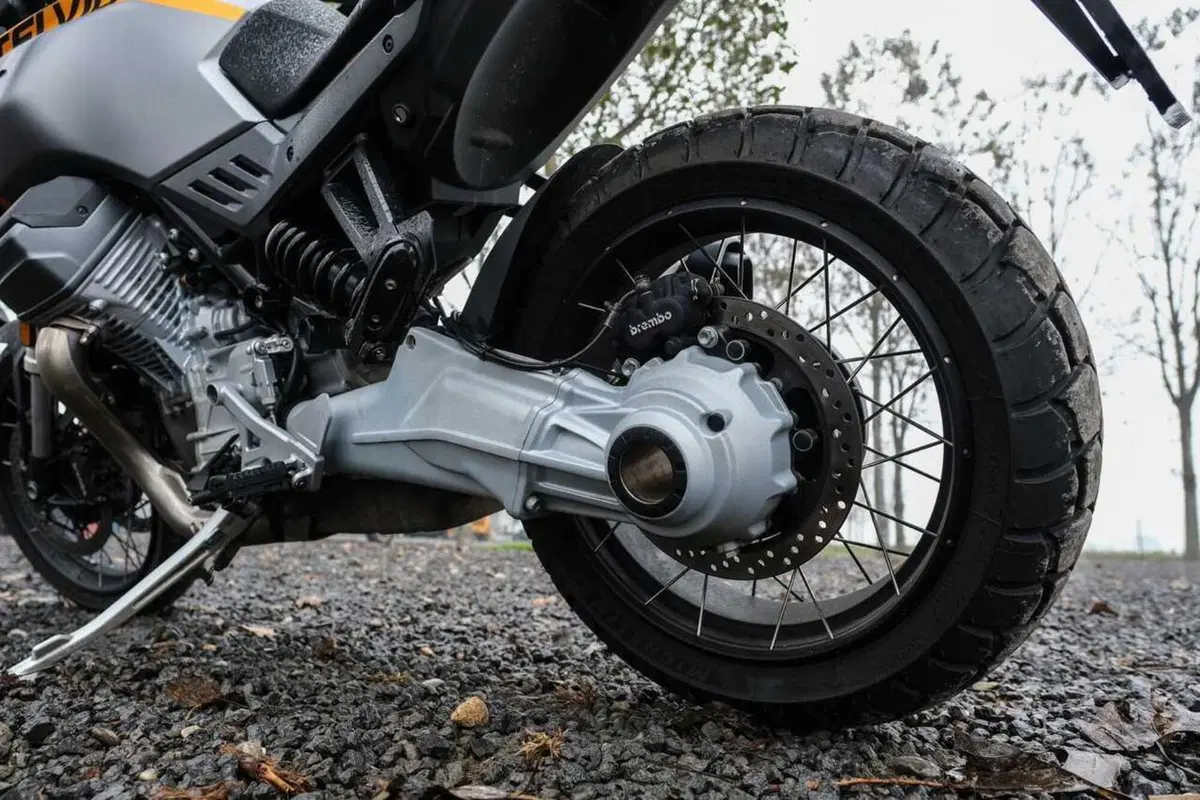 Stelvio o V85 Strada? Confronto agli antipodi in casa Moto Guzzi [VIDEO] (37)