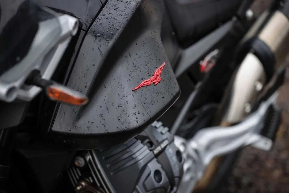 Stelvio o V85 Strada? Confronto agli antipodi in casa Moto Guzzi [VIDEO] (2)