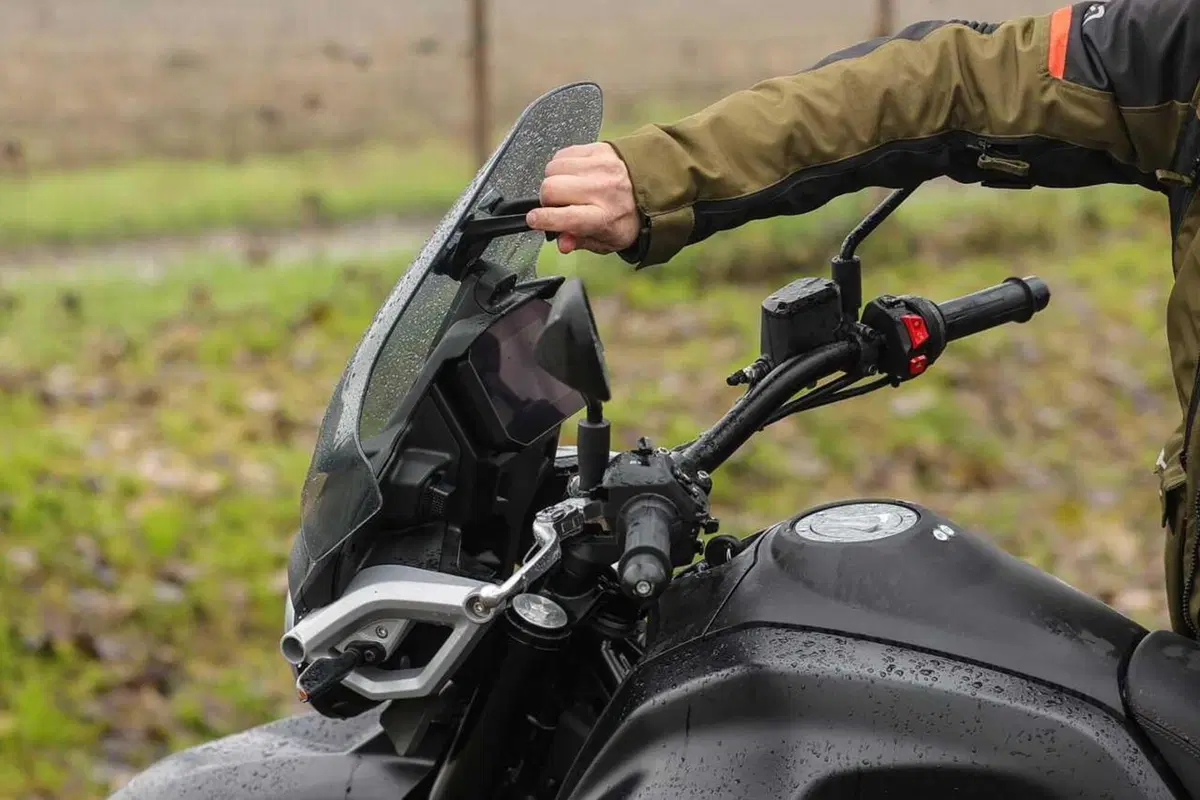 Stelvio o V85 Strada? Confronto agli antipodi in casa Moto Guzzi [VIDEO] (4)