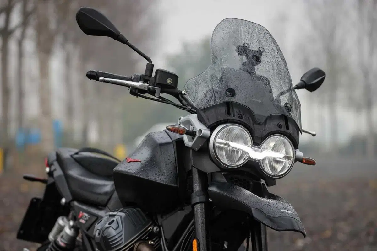Stelvio o V85 Strada? Confronto agli antipodi in casa Moto Guzzi [VIDEO] (11)