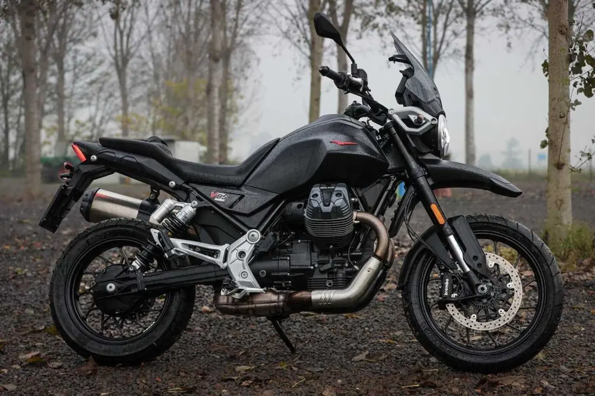 Stelvio o V85 Strada? Confronto agli antipodi in casa Moto Guzzi [VIDEO] (12)