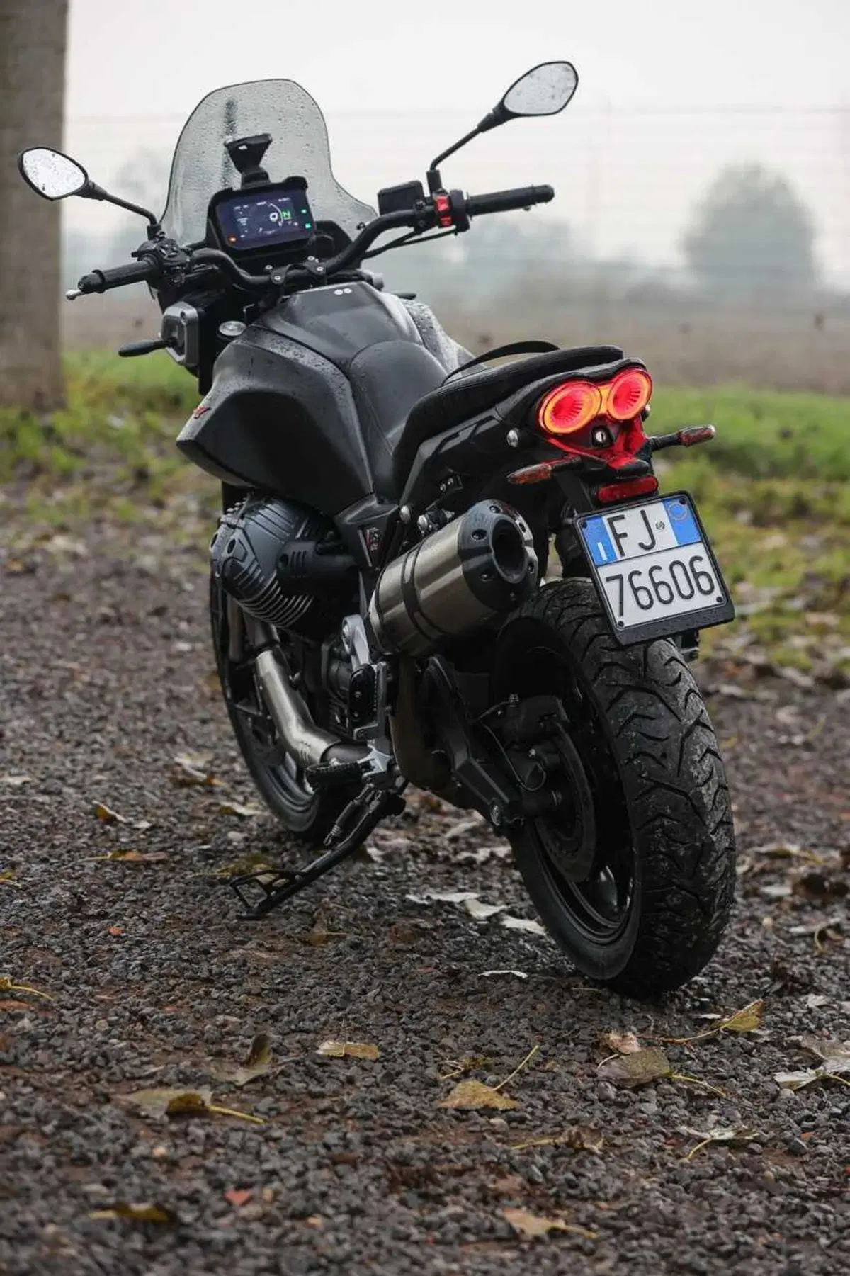 Stelvio o V85 Strada? Confronto agli antipodi in casa Moto Guzzi [VIDEO] (13)
