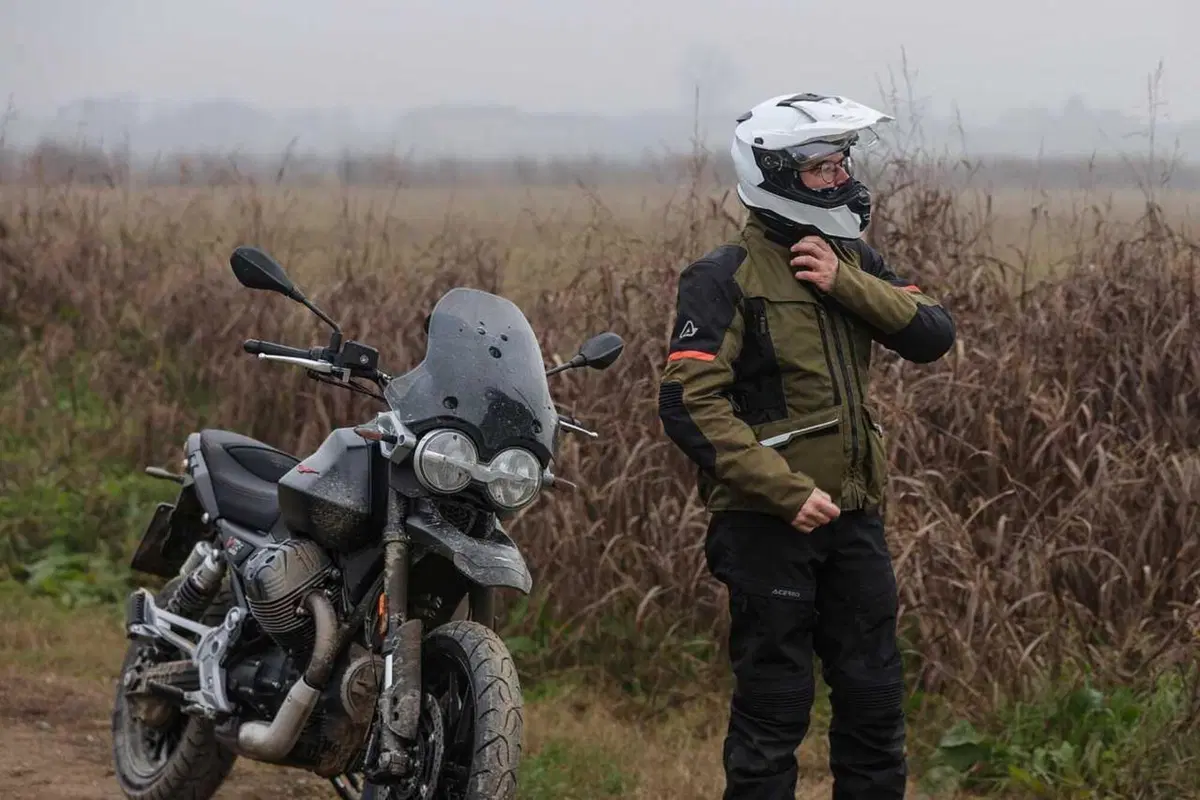 Stelvio o V85 Strada? Confronto agli antipodi in casa Moto Guzzi [VIDEO] (14)