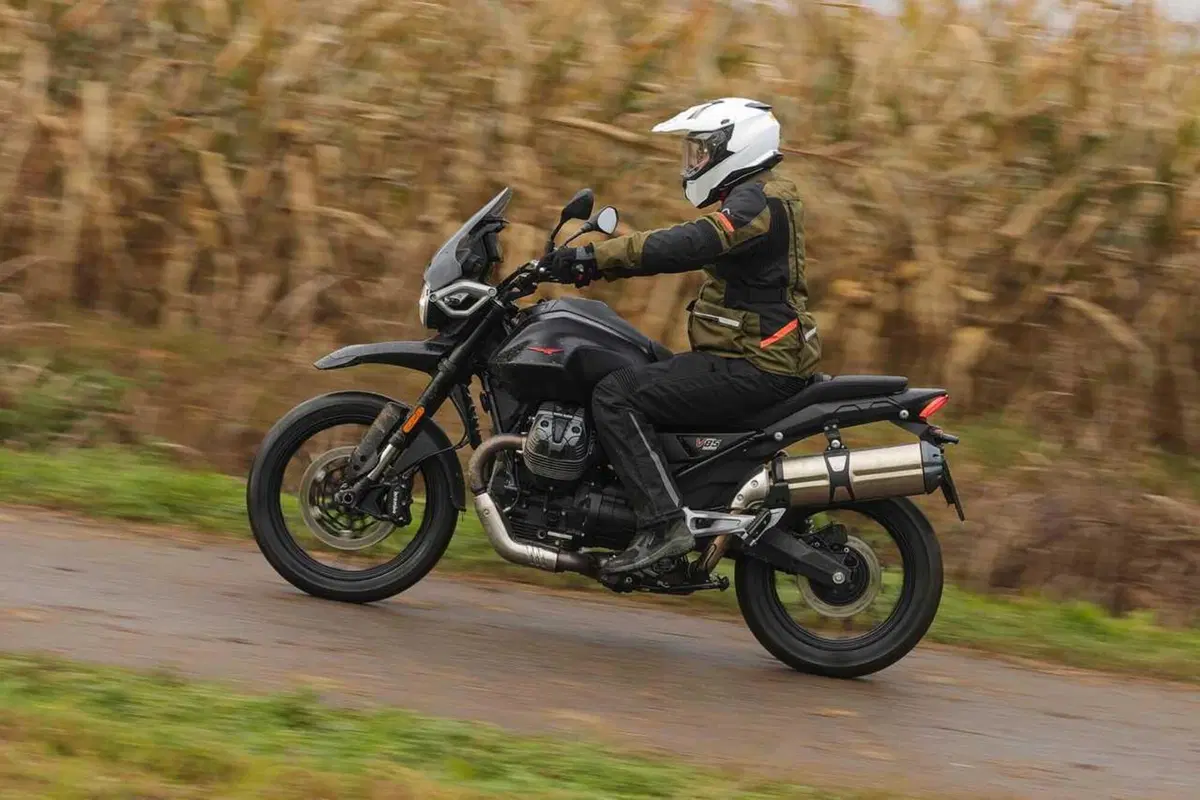 Stelvio o V85 Strada? Confronto agli antipodi in casa Moto Guzzi [VIDEO] (21)