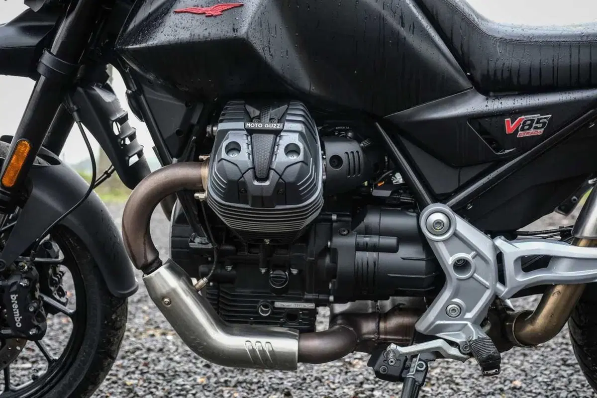 Stelvio o V85 Strada? Confronto agli antipodi in casa Moto Guzzi [VIDEO] (26)