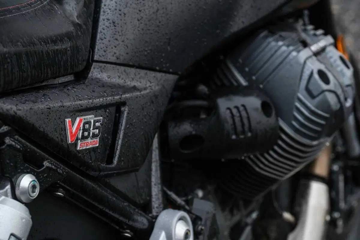 Stelvio o V85 Strada? Confronto agli antipodi in casa Moto Guzzi [VIDEO] (28)