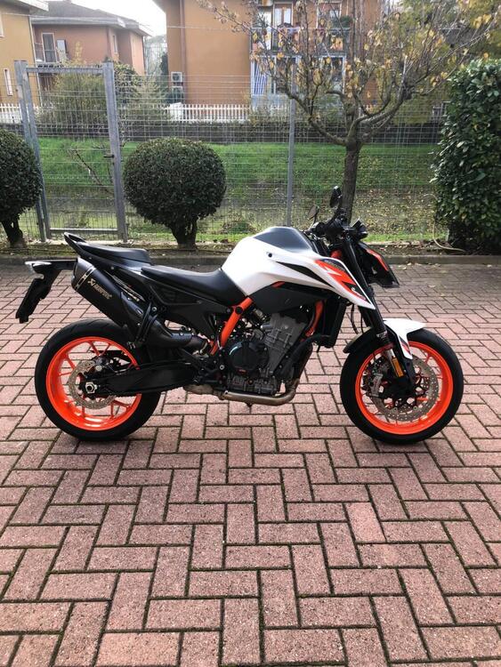 KTM 890 Duke R (2021)