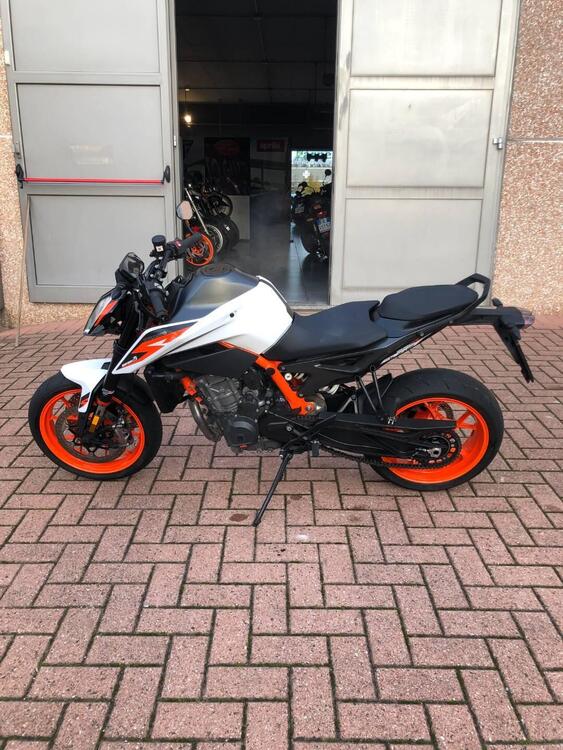 KTM 890 Duke R (2021) (3)