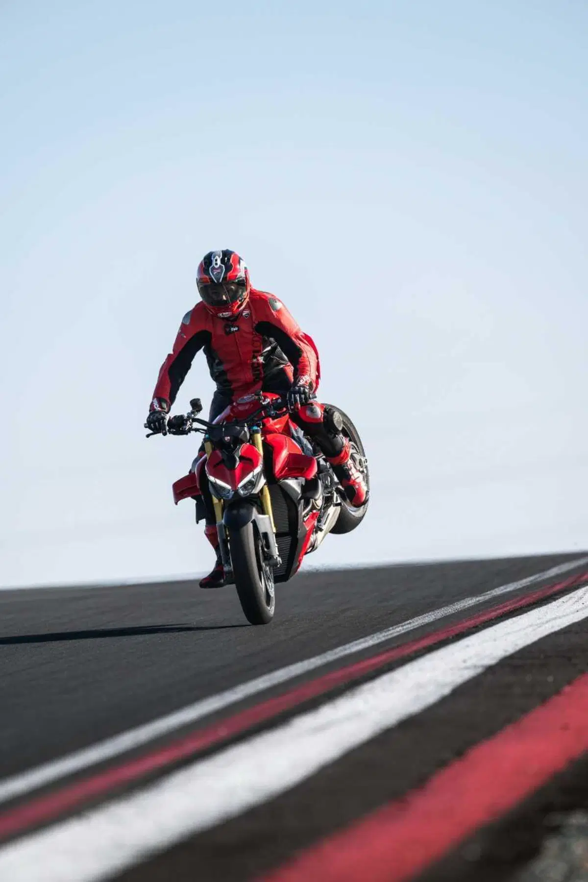 Ducati Streetfighter V4 e V4S 2025. 214 cv per 189 kg: adesso ancora più tecnologica e performante [VIDEO] (4)