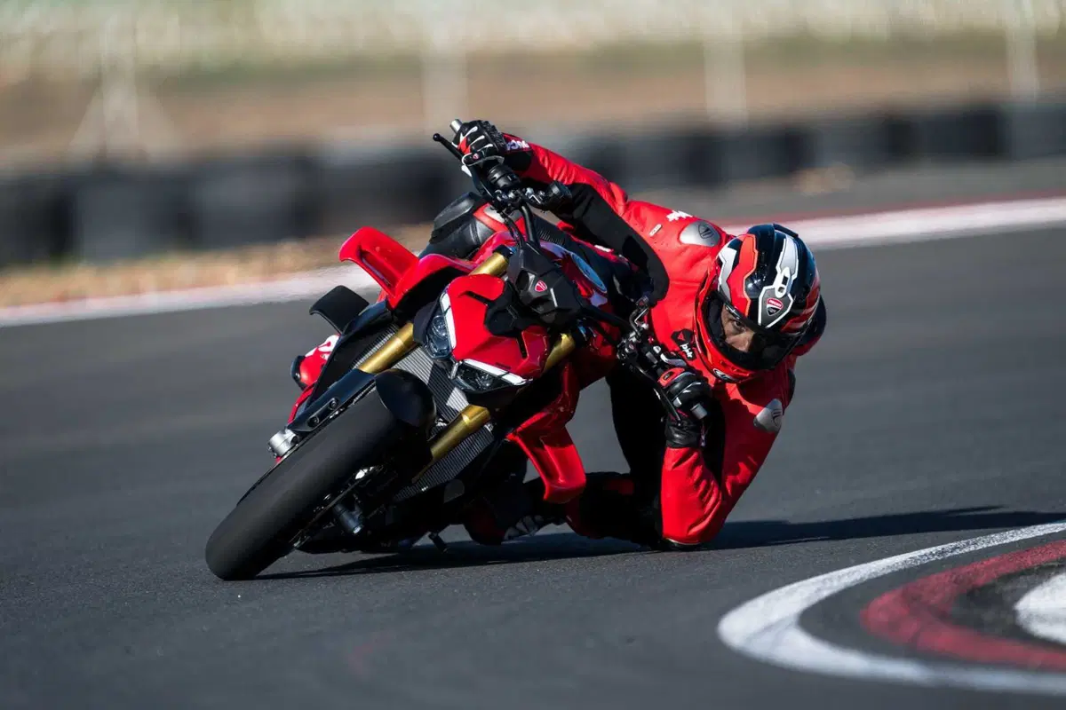 Ducati Streetfighter V4 e V4S 2025. 214 cv per 189 kg: adesso ancora più tecnologica e performante [VIDEO] (5)