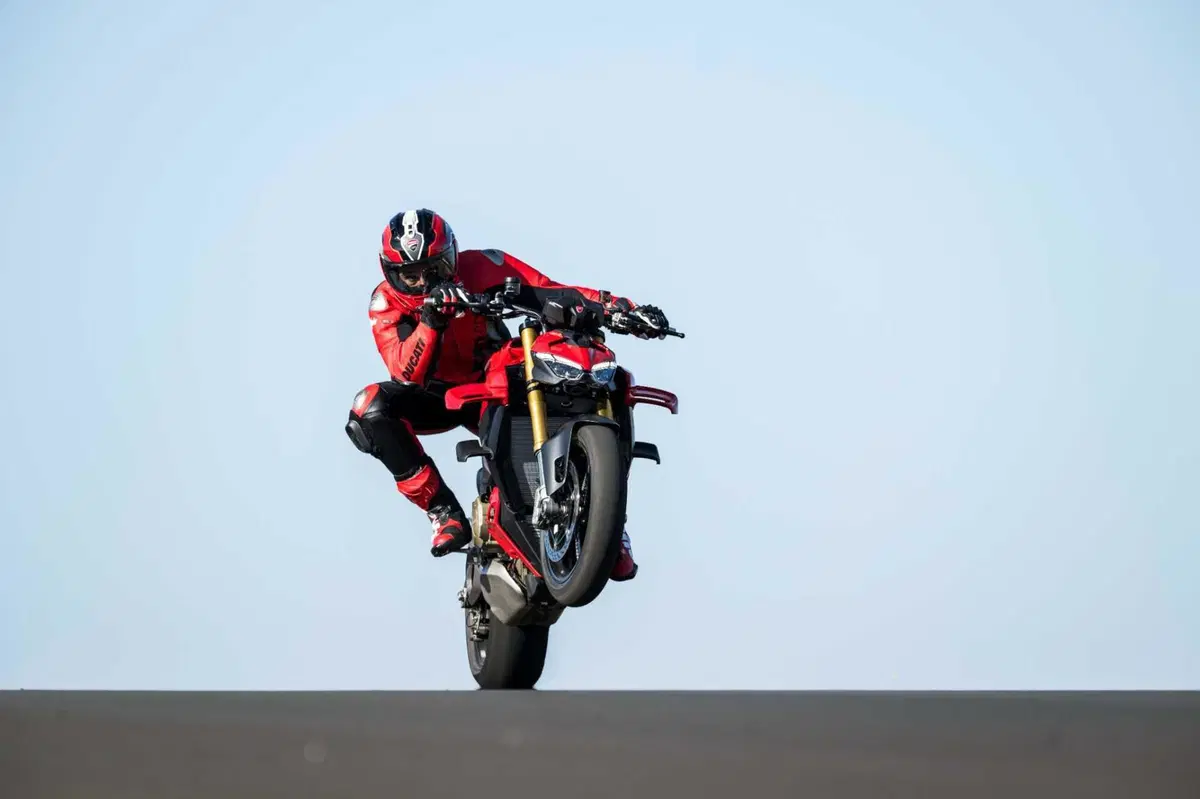 Ducati Streetfighter V4 e V4S 2025. 214 cv per 189 kg: adesso ancora più tecnologica e performante [VIDEO] (7)