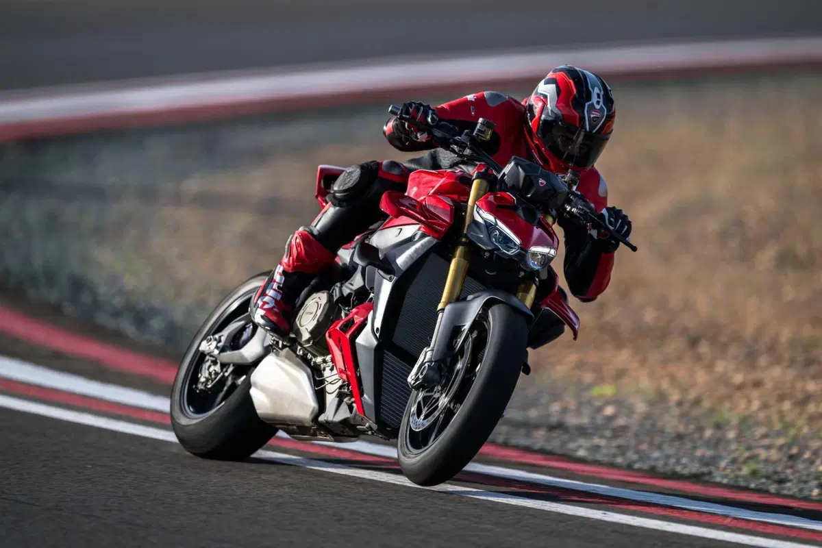 Ducati Streetfighter V4 e V4S 2025. 214 cv per 189 kg: adesso ancora più tecnologica e performante [VIDEO] (10)
