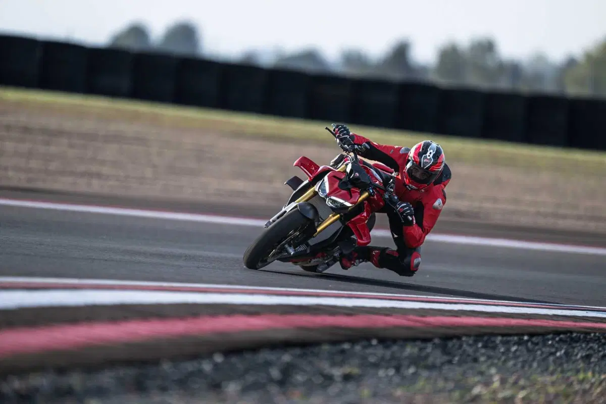 Ducati Streetfighter V4 e V4S 2025. 214 cv per 189 kg: adesso ancora più tecnologica e performante [VIDEO] (11)