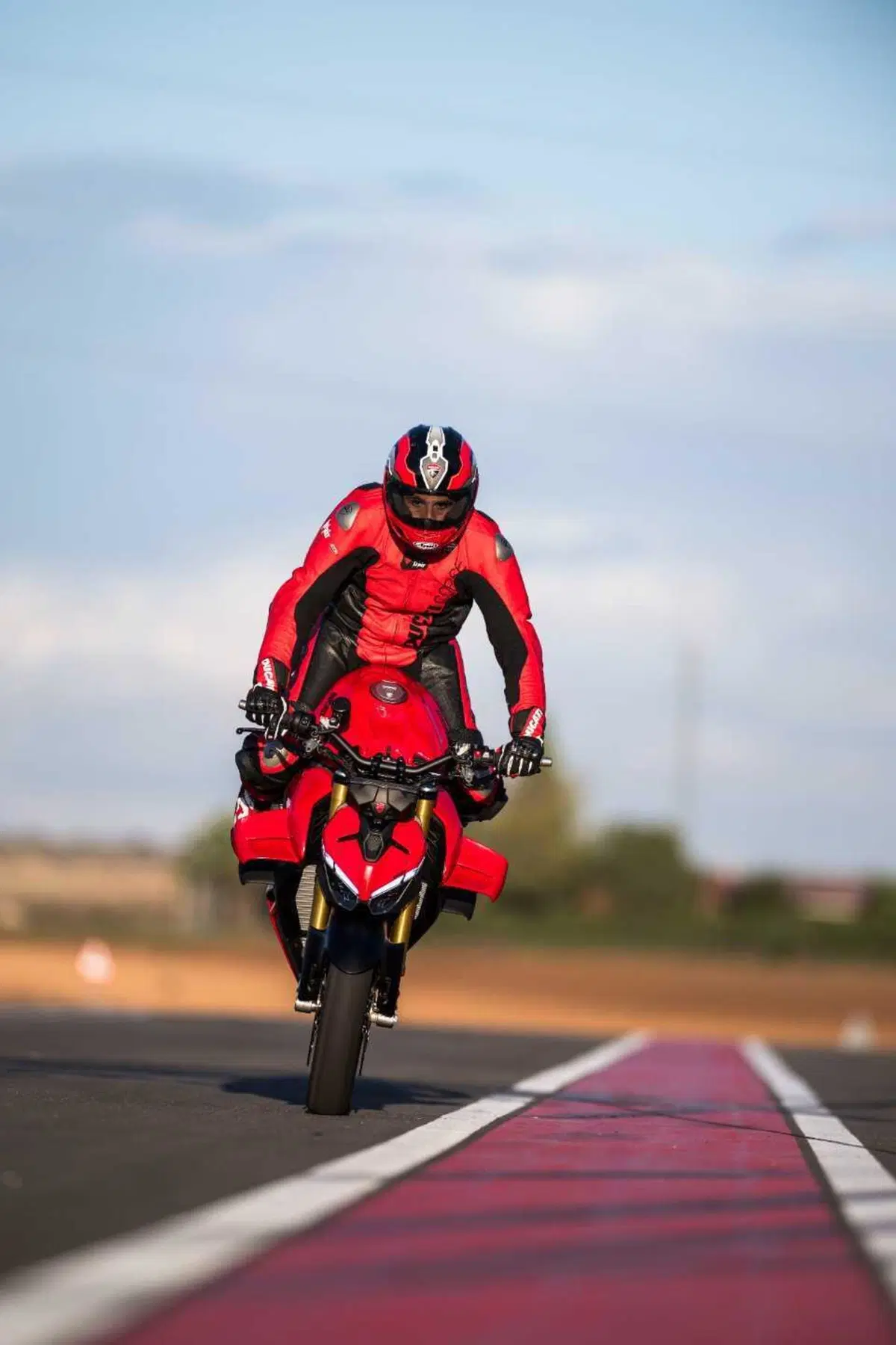 Ducati Streetfighter V4 e V4S 2025. 214 cv per 189 kg: adesso ancora più tecnologica e performante [VIDEO] (15)