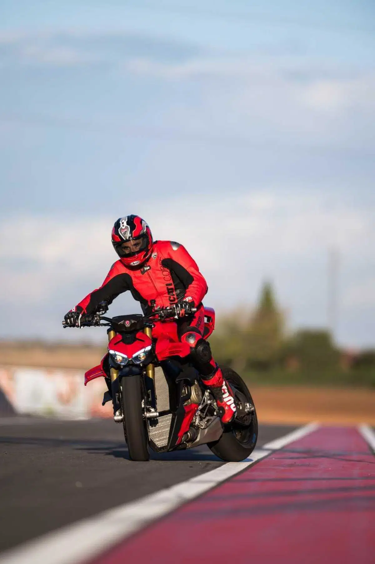 Ducati Streetfighter V4 e V4S 2025. 214 cv per 189 kg: adesso ancora più tecnologica e performante [VIDEO] (16)