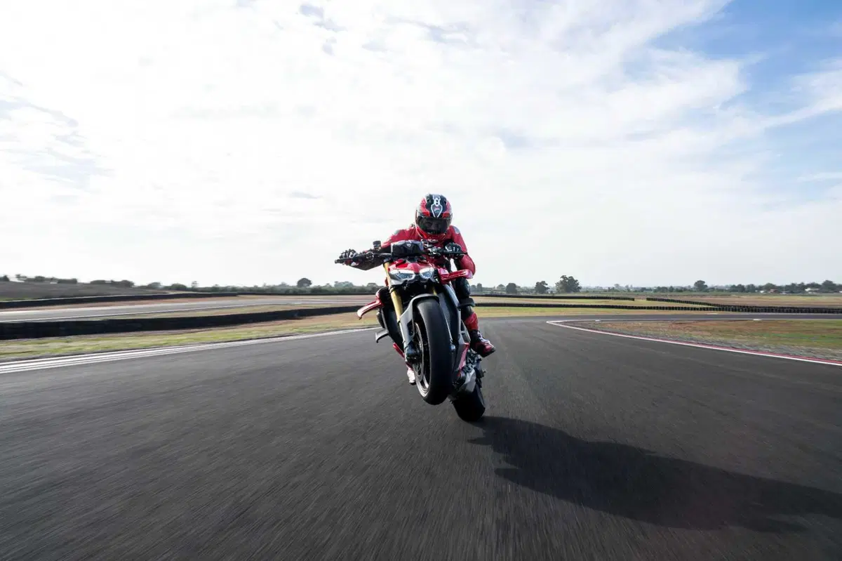 Ducati Streetfighter V4 e V4S 2025. 214 cv per 189 kg: adesso ancora più tecnologica e performante [VIDEO] (19)