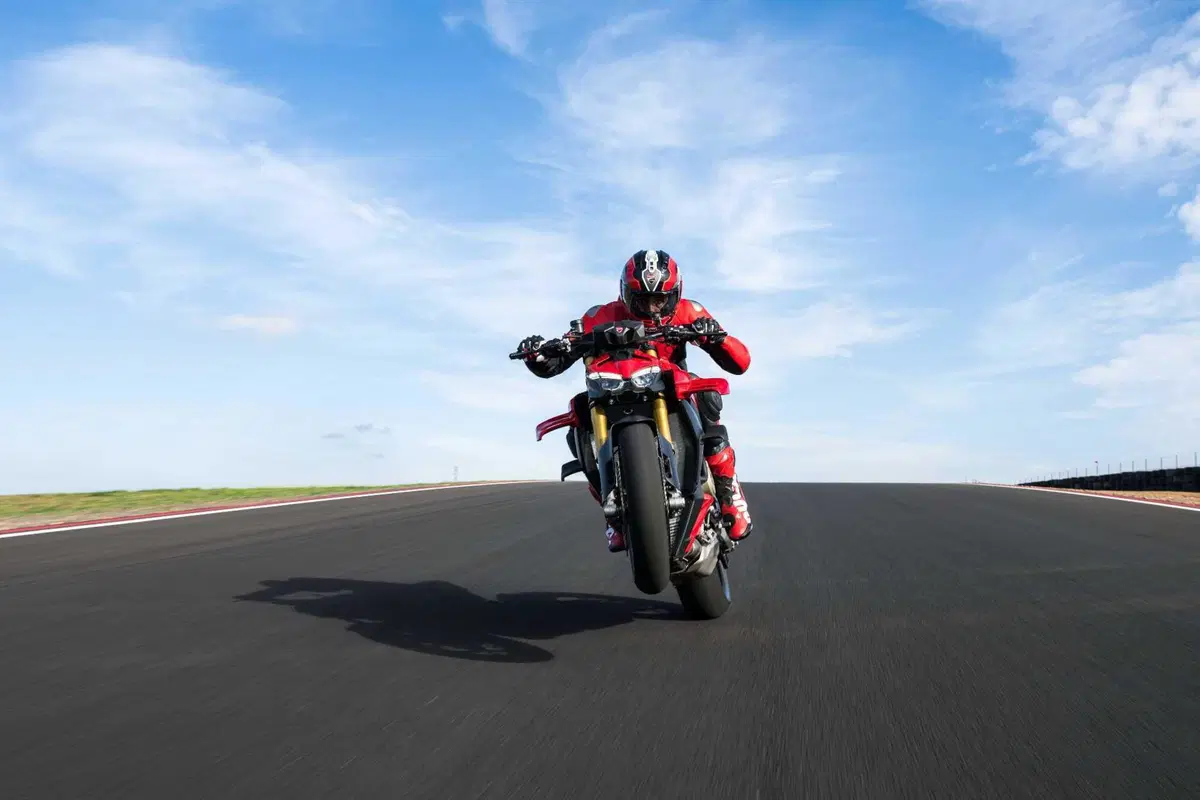 Ducati Streetfighter V4 e V4S 2025. 214 cv per 189 kg: adesso ancora più tecnologica e performante [VIDEO] (21)