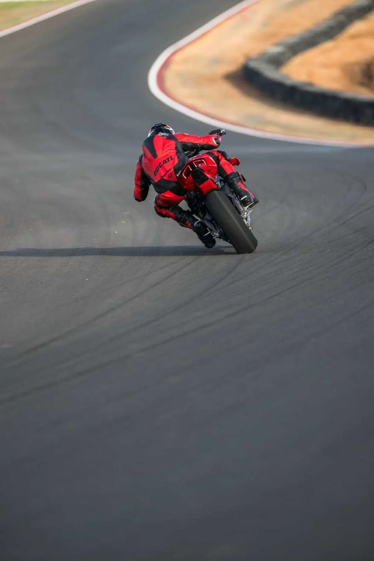 Ducati Streetfighter V4 e V4S 2025. 214 cv per 189 kg: adesso ancora più tecnologica e performante [VIDEO] (24)