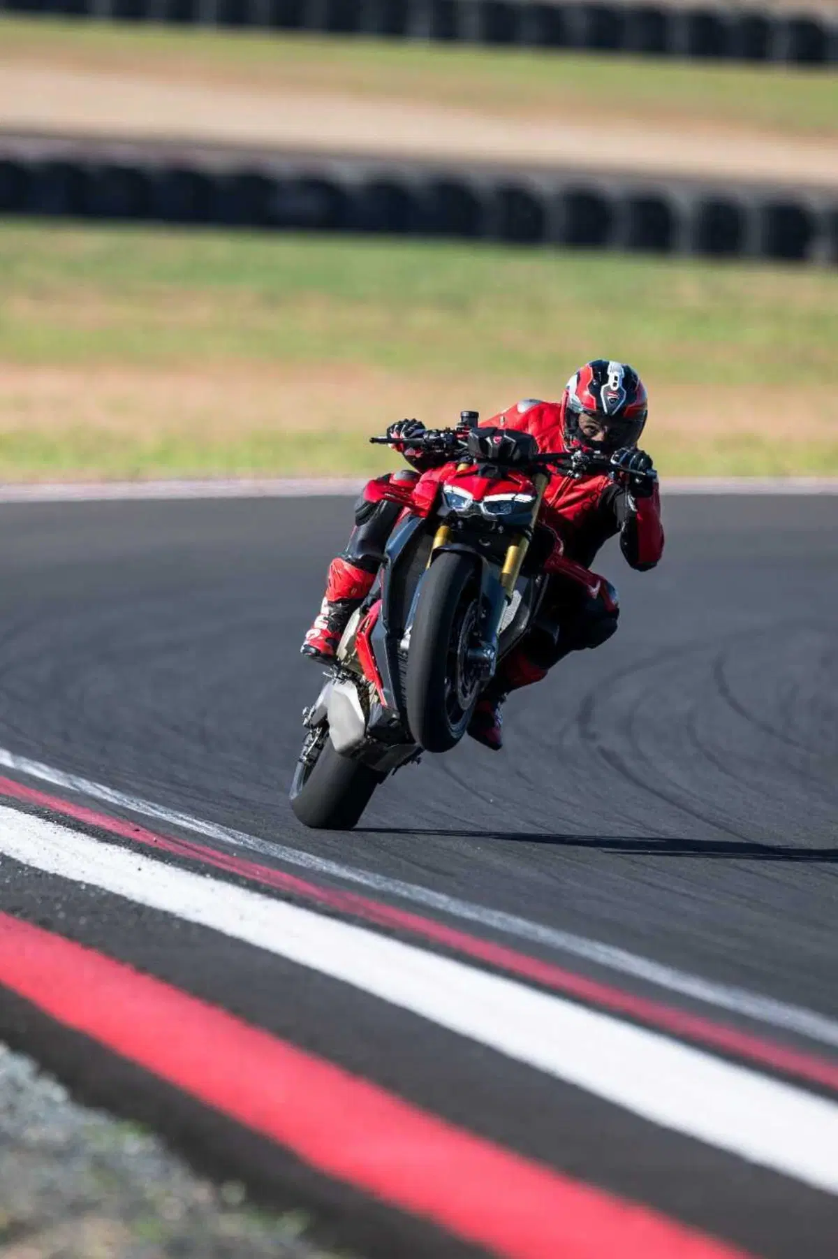 Ducati Streetfighter V4 e V4S 2025. 214 cv per 189 kg: adesso ancora più tecnologica e performante [VIDEO] (25)
