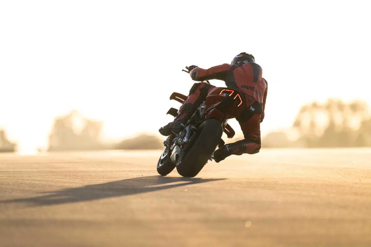 Ducati Streetfighter V4 e V4S 2025. 214 cv per 189 kg: adesso ancora più tecnologica e performante [VIDEO] (29)