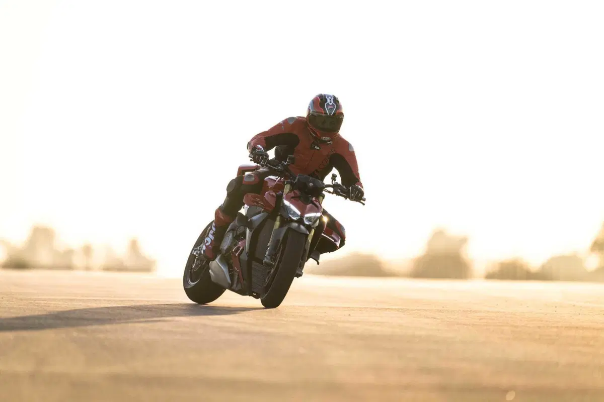 Ducati Streetfighter V4 e V4S 2025. 214 cv per 189 kg: adesso ancora più tecnologica e performante [VIDEO] (30)