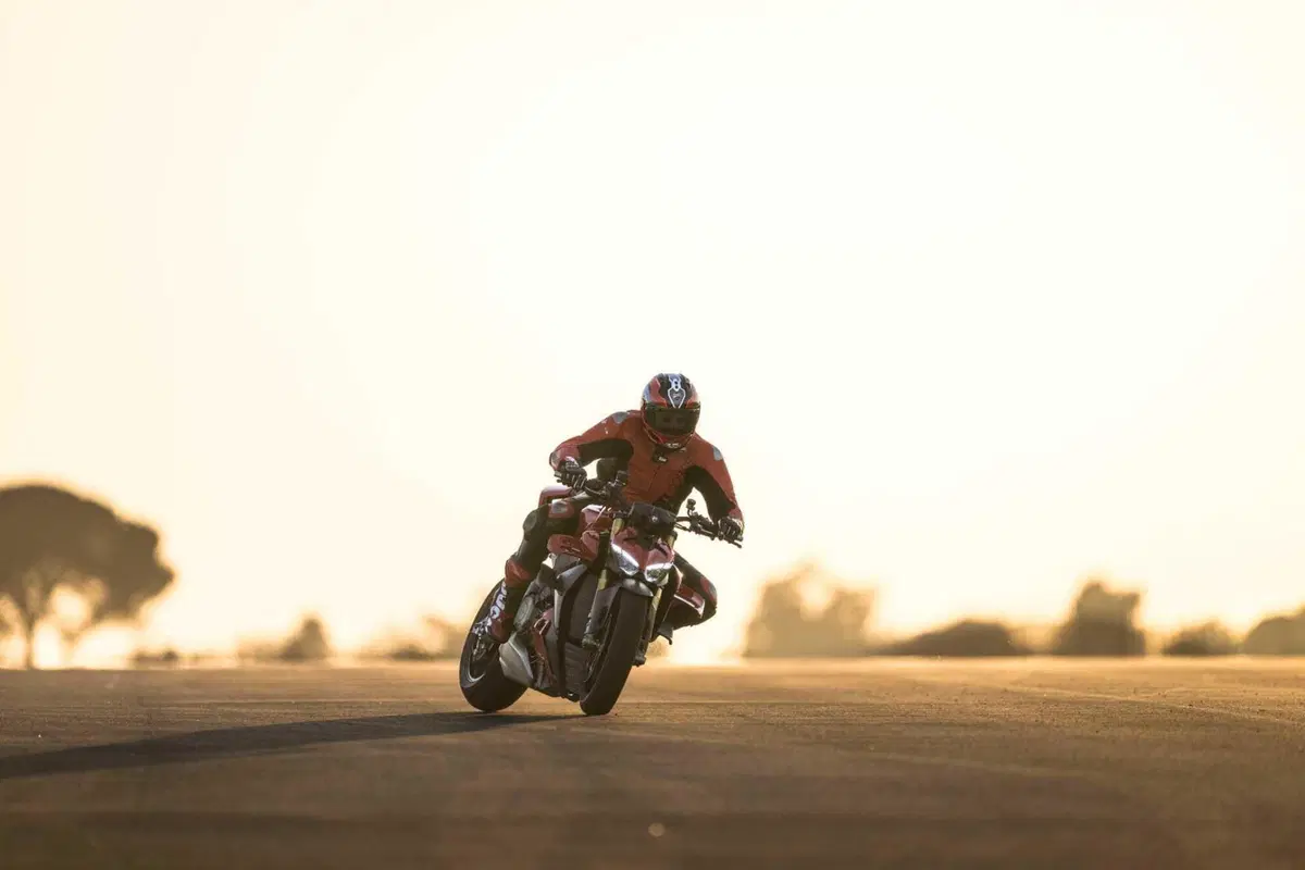 Ducati Streetfighter V4 e V4S 2025. 214 cv per 189 kg: adesso ancora più tecnologica e performante [VIDEO] (31)