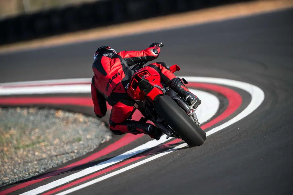 Ducati Streetfighter V4 e V4S 2025. 214 cv per 189 kg: adesso ancora più tecnologica e performante [VIDEO] (36)