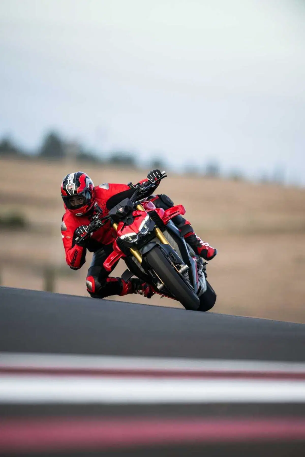 Ducati Streetfighter V4 e V4S 2025. 214 cv per 189 kg: adesso ancora più tecnologica e performante [VIDEO] (39)