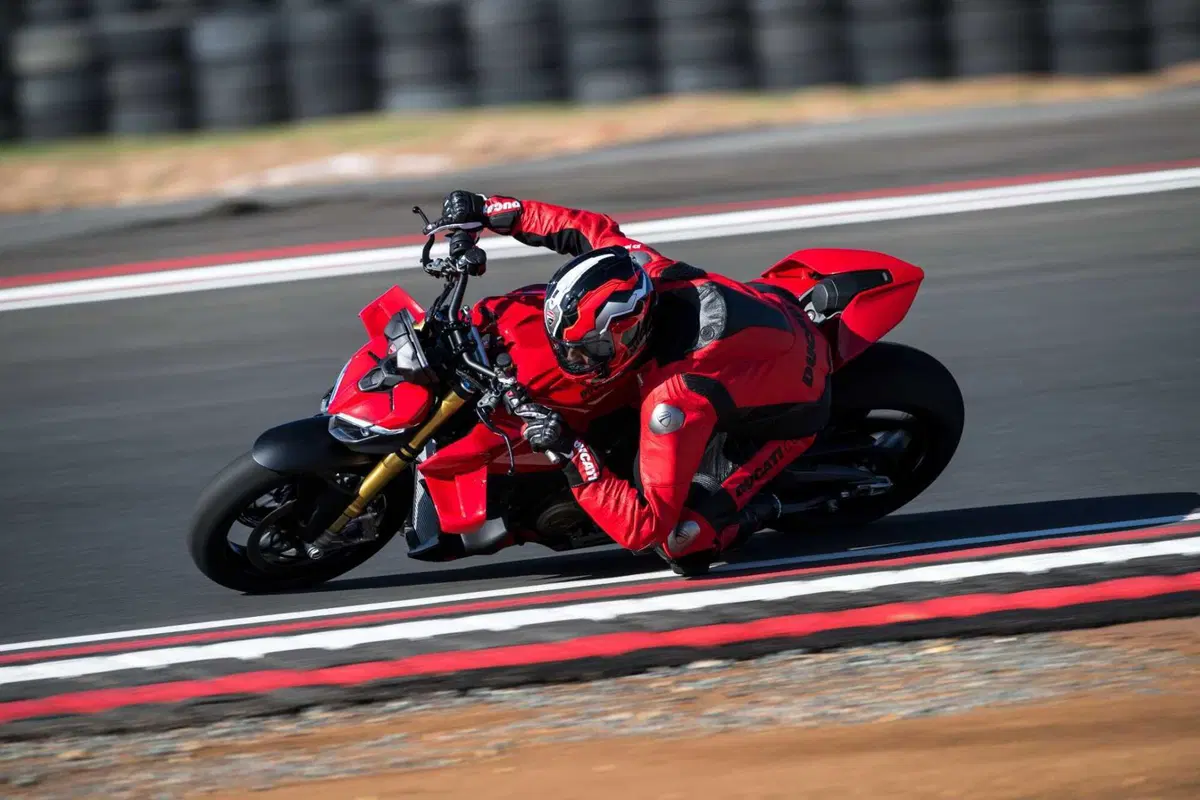 Ducati Streetfighter V4 e V4S 2025. 214 cv per 189 kg: adesso ancora più tecnologica e performante [VIDEO] (43)