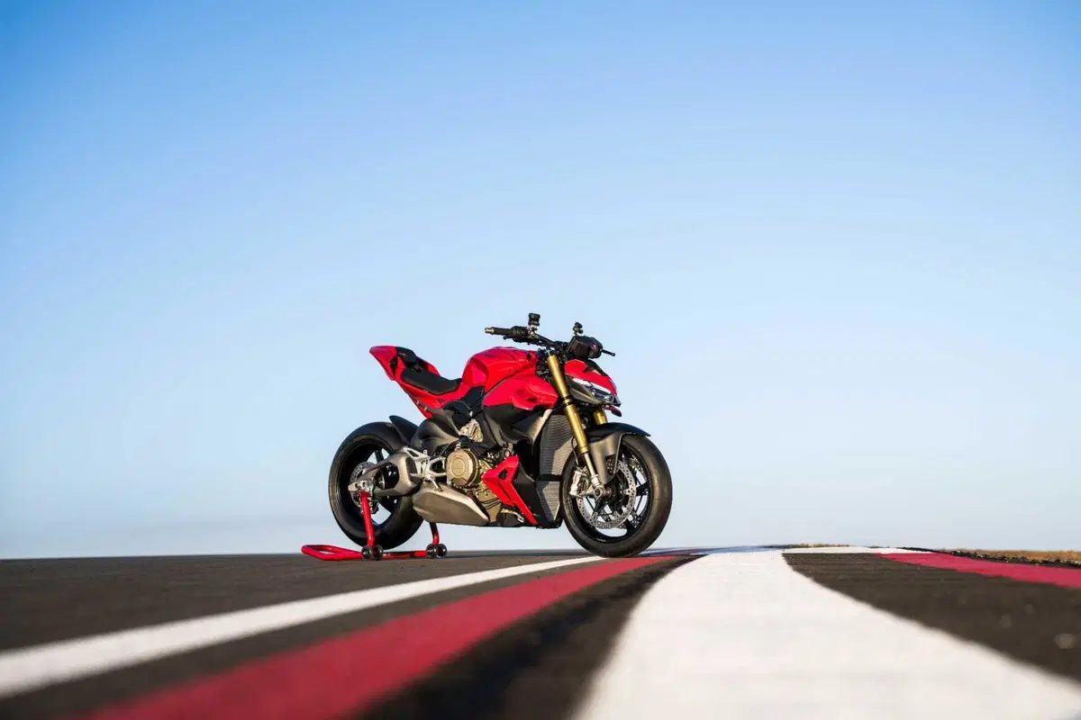 Ducati Streetfighter V4 e V4S 2025. 214 cv per 189 kg: adesso ancora più tecnologica e performante [VIDEO] (47)
