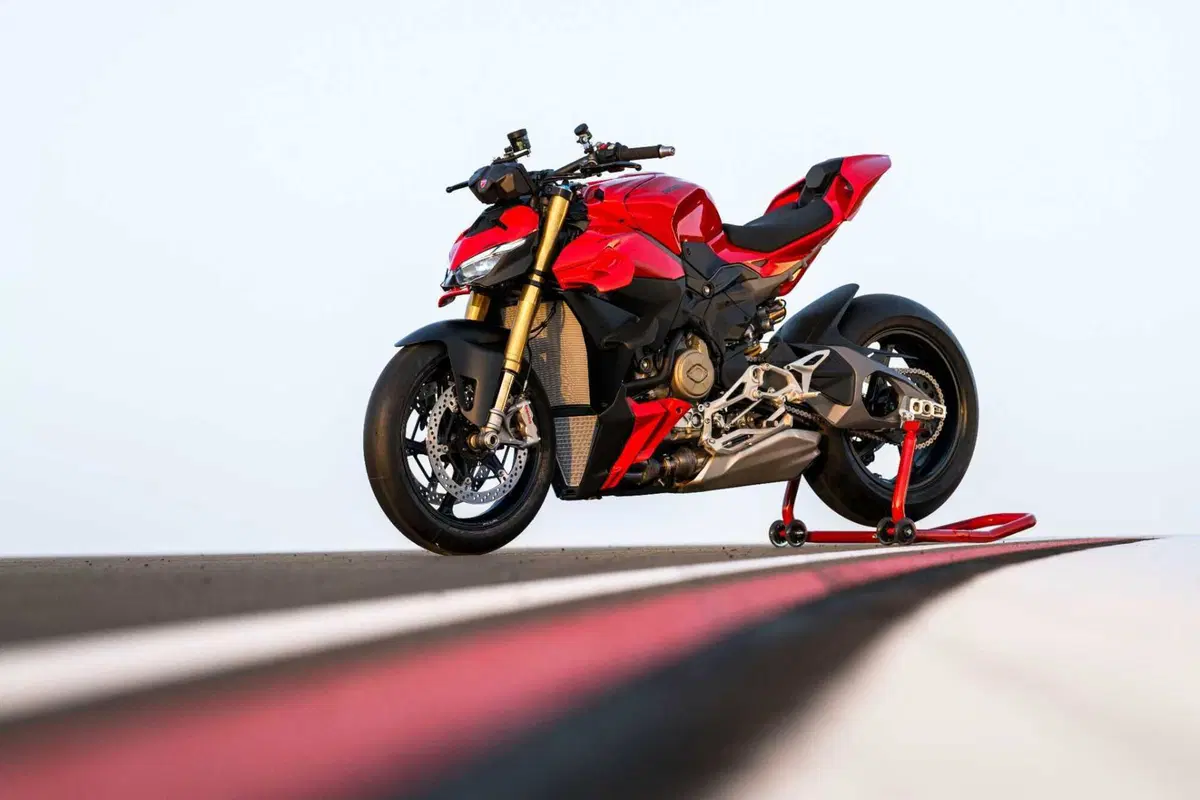 Ducati Streetfighter V4 e V4S 2025. 214 cv per 189 kg: adesso ancora più tecnologica e performante [VIDEO] (50)