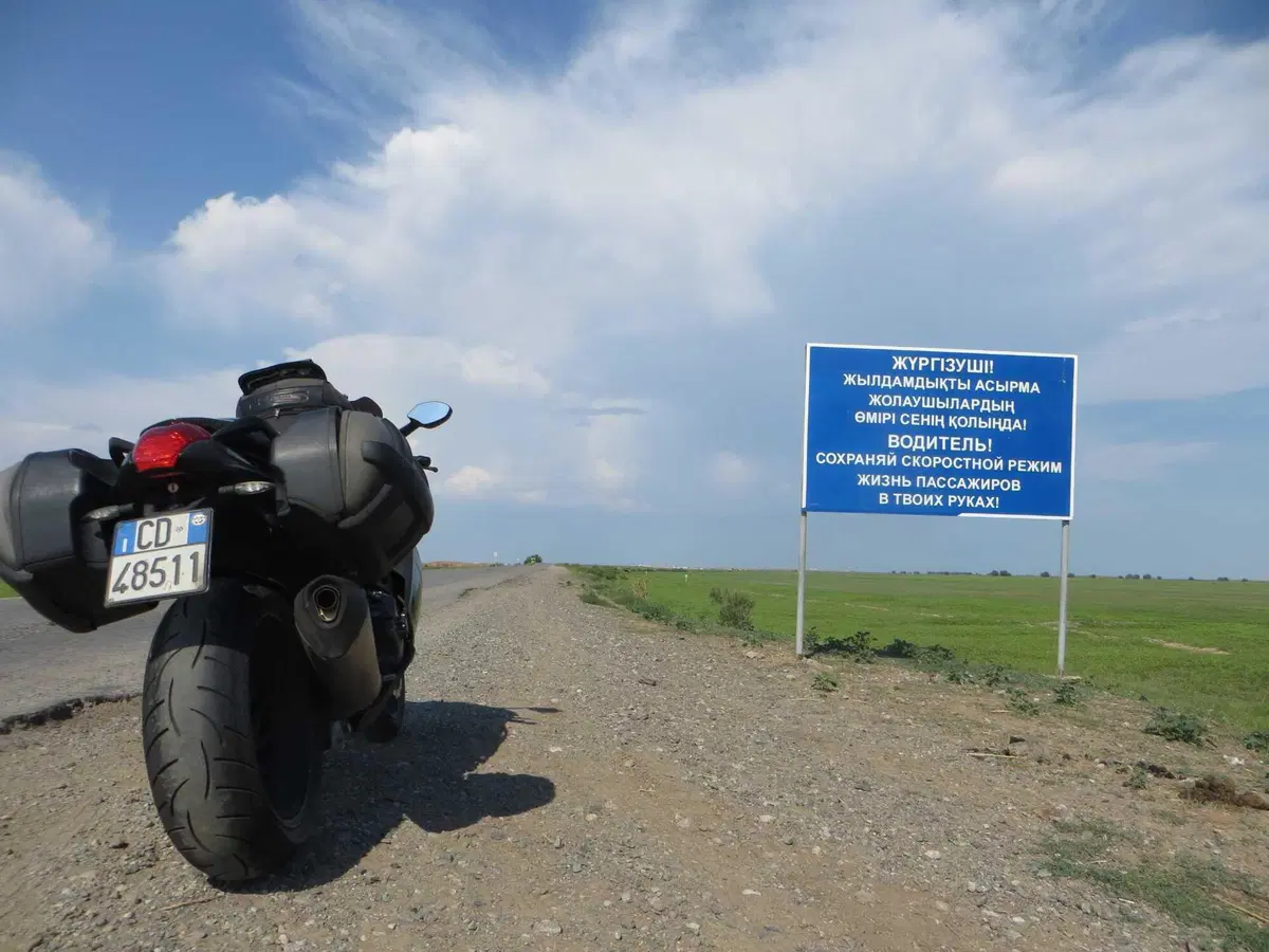 Francesco Loreti: il Kazakistan con la  BMW K1200S "Bucefalo" (50)