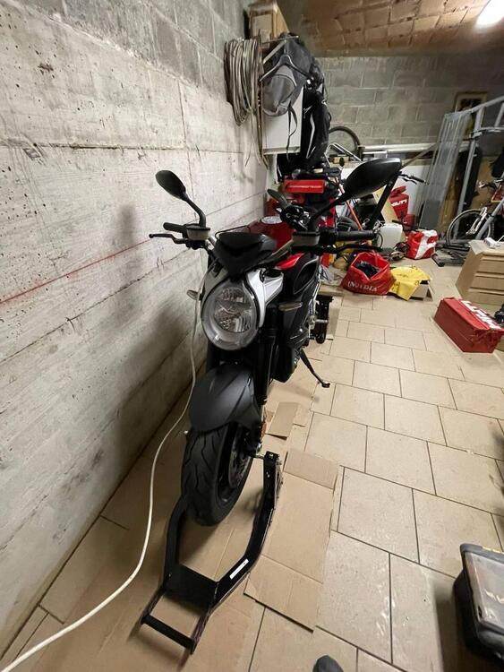 MV Agusta Brutale 800 Rosso (2021 - 23) (4)