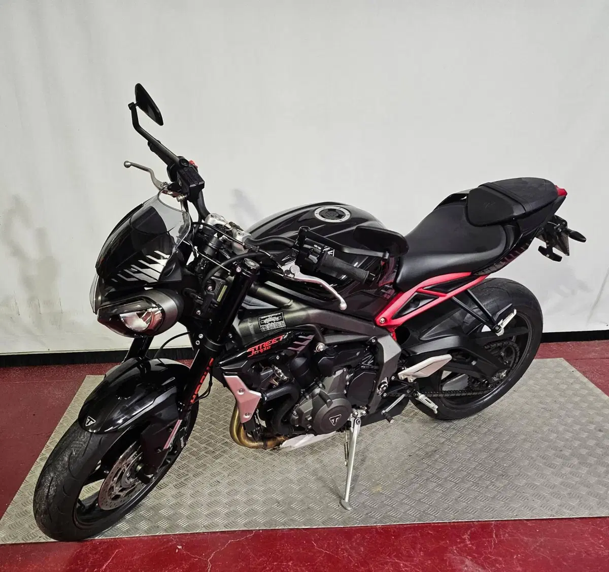 Triumph Street Triple 765 R (2023 - 26) (2)