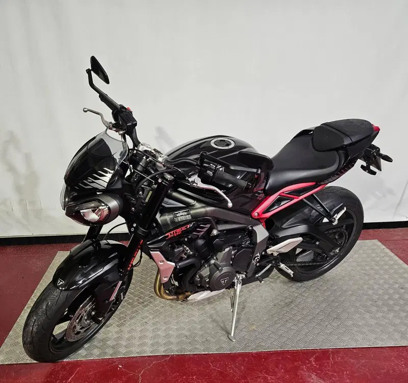 Triumph Street Triple 765 R (2023 - 26) (2)