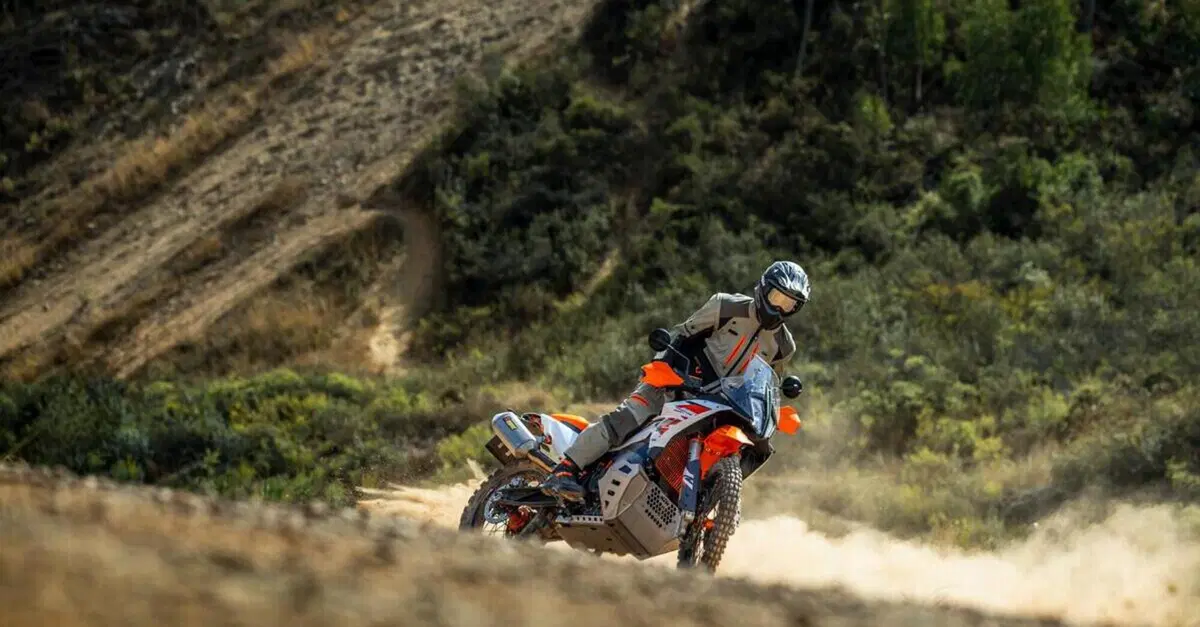 KTM 890 ADVENTURE R 2025: novit&agrave; per la regina dell'offroad