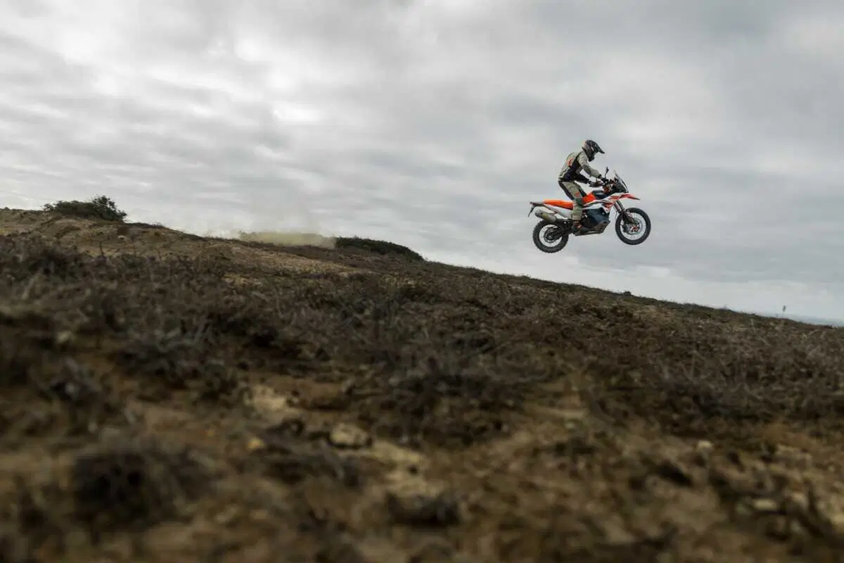 KTM 890 ADVENTURE R 2025: novità per la regina dell'offroad (2)