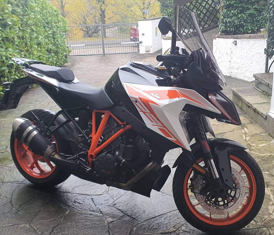 KTM 1290 Super Duke GT (2021) (2)