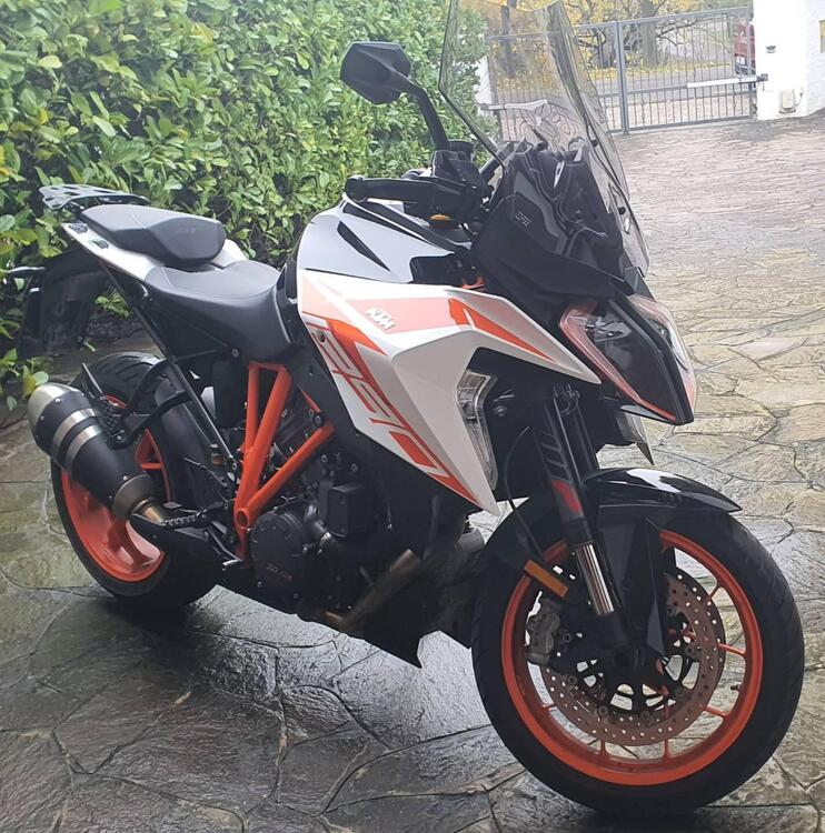 KTM 1290 Super Duke GT (2021) (3)